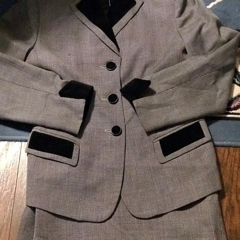 Vintage 2-Piece Women’s Tweed Suit